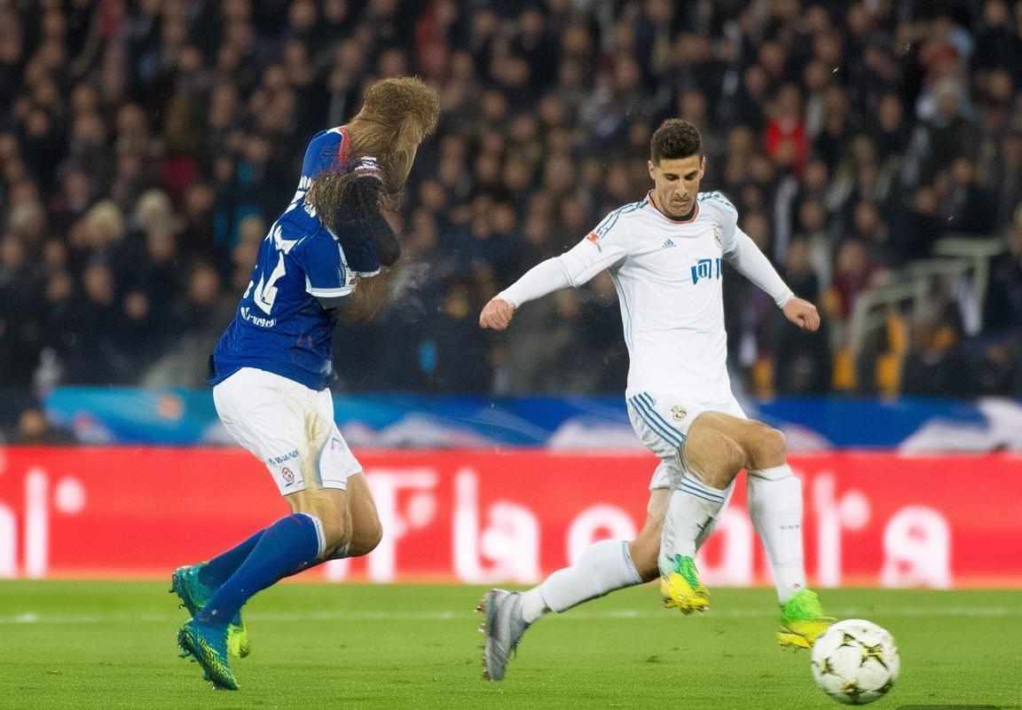 欧冠巅峰对决：拜仁慕尼黑VS皇家马德里战术解析(图2)